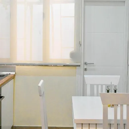 Delmar Apartment