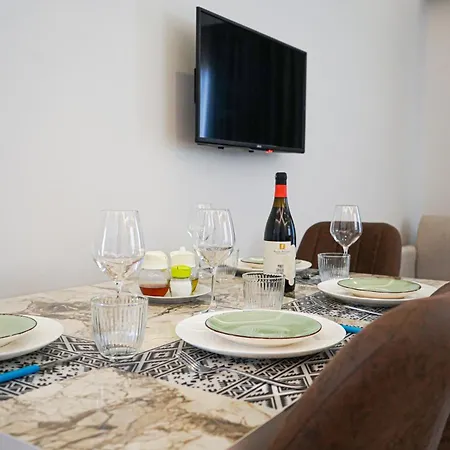 Delmar Apartment