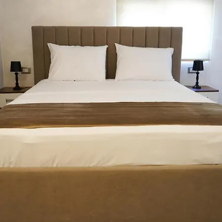 Delmar Apartment *