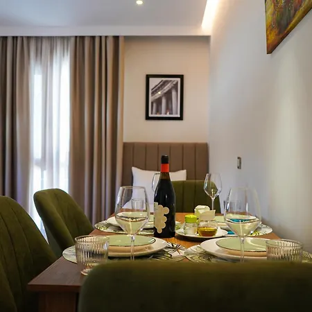 Delmar Apartment *