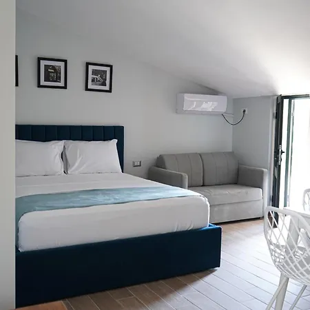 Delmar Apartment *