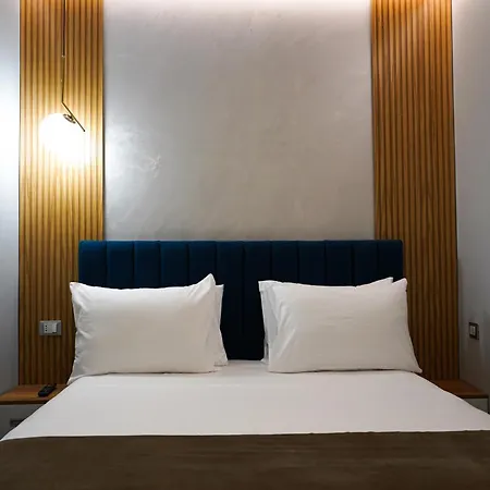 Delmar Apartment *