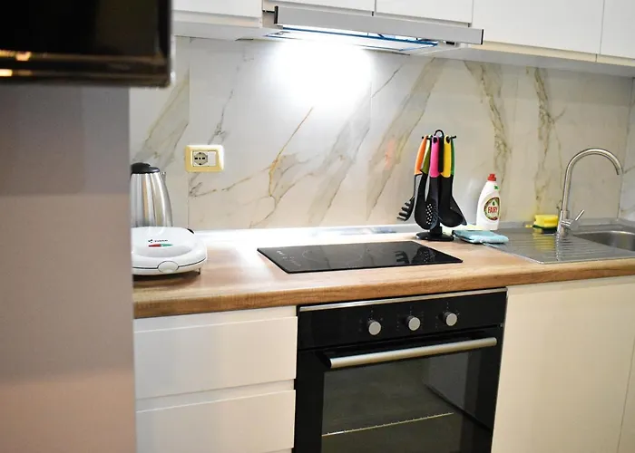 Delmar * Golem (Tirana)