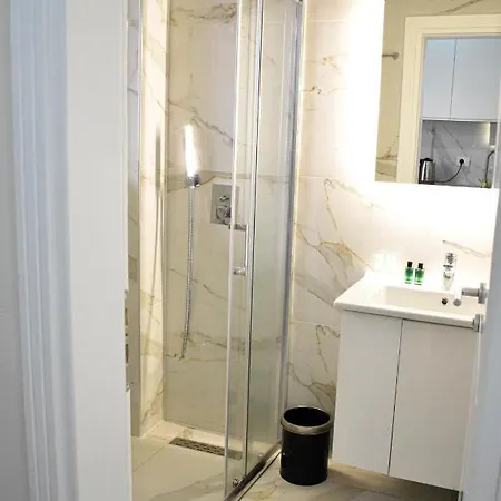 Delmar Golem (Tirana)